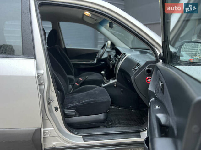 Хендай Туксон 2008 в Киеве на Automoto.ua Серый Хендай Туксон, объемом двигателя 2 л и пробегом 187 тыс. км за 7250 $, фото 37 на Automoto.ua