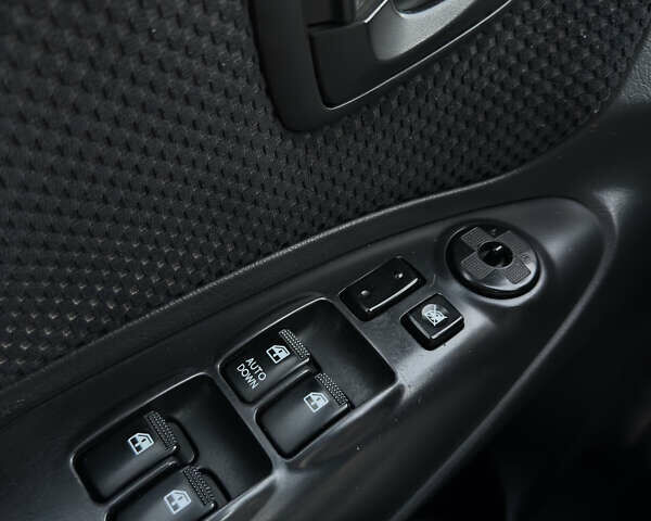 Серый Хендай Туксон, объемом двигателя 1.98 л и пробегом 246 тыс. км за 7500 $, фото 18 на Automoto.ua