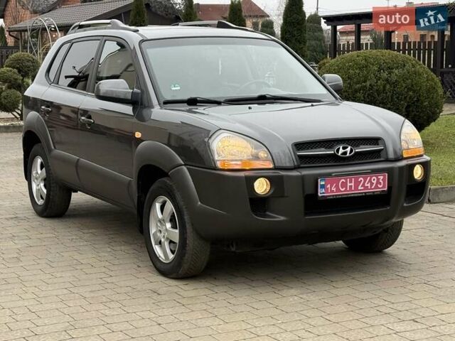 Сірий Хендай Туксон, об'ємом двигуна 2 л та пробігом 187 тис. км за 7700 $, фото 1 на Automoto.ua