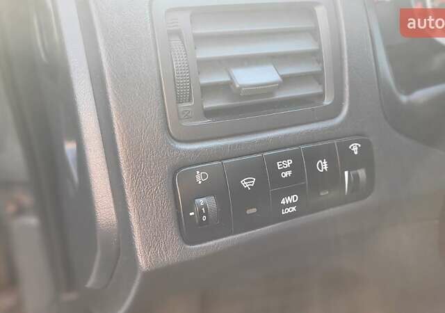 Серый Хендай Туксон, объемом двигателя 1.98 л и пробегом 190 тыс. км за 8500 $, фото 7 на Automoto.ua