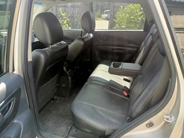 Серый Хендай Туксон, объемом двигателя 2 л и пробегом 257 тыс. км за 9000 $, фото 6 на Automoto.ua