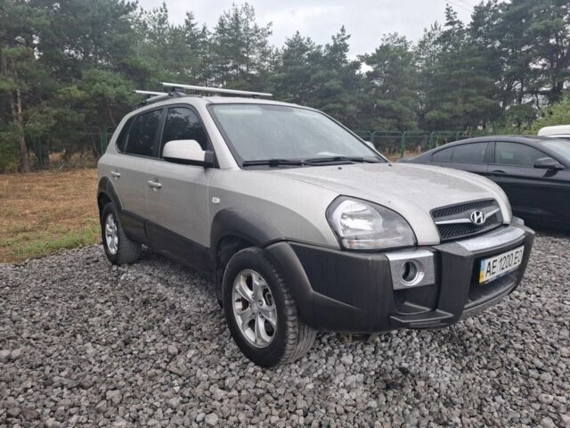 Серый Хендай Туксон, объемом двигателя 2 л и пробегом 136 тыс. км за 8999 $, фото 1 на Automoto.ua