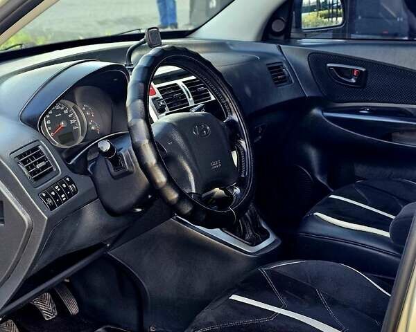 Серый Хендай Туксон, объемом двигателя 1.98 л и пробегом 199 тыс. км за 8350 $, фото 12 на Automoto.ua