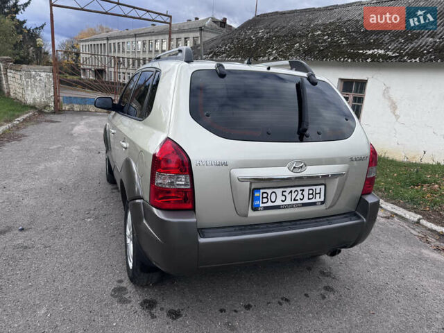 Серый Хендай Туксон, объемом двигателя 2 л и пробегом 228 тыс. км за 6900 $, фото 8 на Automoto.ua