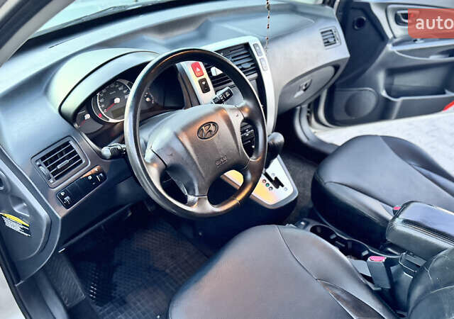 Хендай Туксон 2008 у Зборів на Automoto.ua Сірий Хендай Туксон, об'ємом двигуна 1.99 л та пробігом 228 тис. км за 8500 $, фото 21 на Automoto.ua