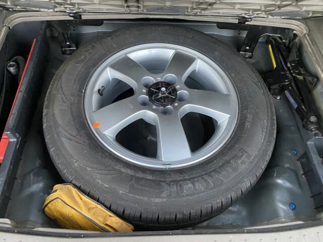 Сірий Хендай Туксон, об'ємом двигуна 2 л та пробігом 170 тис. км за 7600 $, фото 8 на Automoto.ua