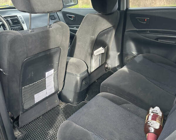 Сірий Хендай Туксон, об'ємом двигуна 1.98 л та пробігом 210 тис. км за 4999 $, фото 13 на Automoto.ua