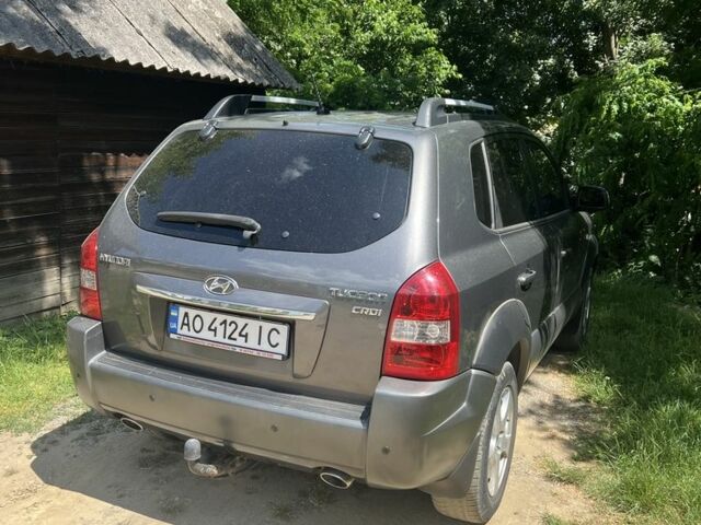 Хендай Туксон 2008 в Мукачеве на Automoto.ua Серый Хендай Туксон, объемом двигателя 2 л и пробегом 300 тыс. км за 7800 $, фото 5 на Automoto.ua