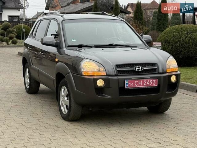 Сірий Хендай Туксон, об'ємом двигуна 2 л та пробігом 187 тис. км за 7700 $, фото 2 на Automoto.ua