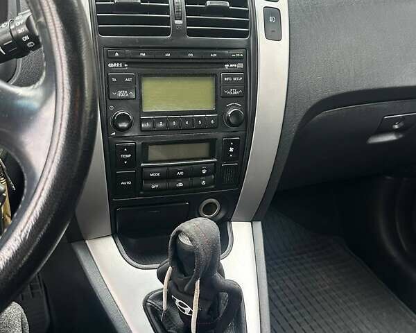 Сірий Хендай Туксон, об'ємом двигуна 1.99 л та пробігом 221 тис. км за 6000 $, фото 20 на Automoto.ua