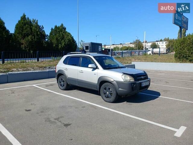 Хендай Туксон 2008 у Полтаві на Automoto.ua Сірий Хендай Туксон, об'ємом двигуна 2 л та пробігом 222 тис. км за 7200 $, фото 33 на Automoto.ua