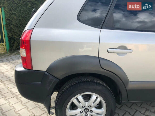 Хендай Туксон 2008 в Турке на Automoto.ua Серый Хендай Туксон, объемом двигателя 2 л и пробегом 274 тыс. км за 7200 $, фото 13 на Automoto.ua
