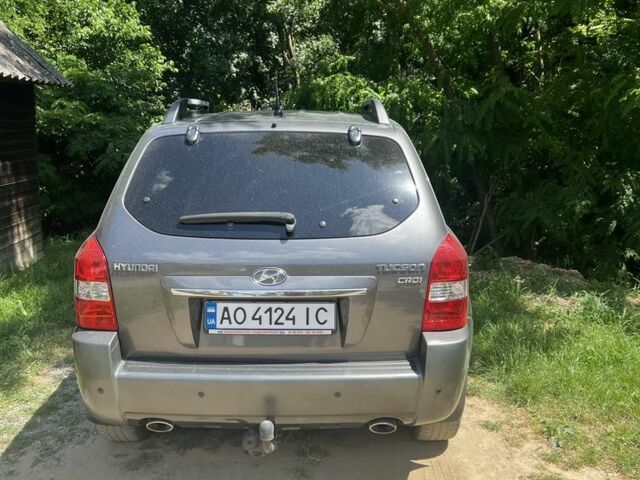 Хендай Туксон 2008 в Мукачеве на Automoto.ua Серый Хендай Туксон, объемом двигателя 2 л и пробегом 300 тыс. км за 7800 $, фото 1 на Automoto.ua