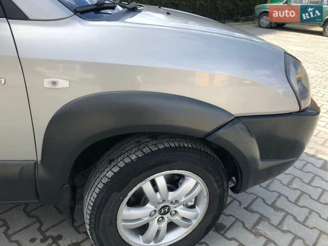 Хендай Туксон 2008 в Турке на Automoto.ua Серый Хендай Туксон, объемом двигателя 2 л и пробегом 274 тыс. км за 7200 $, фото 14 на Automoto.ua