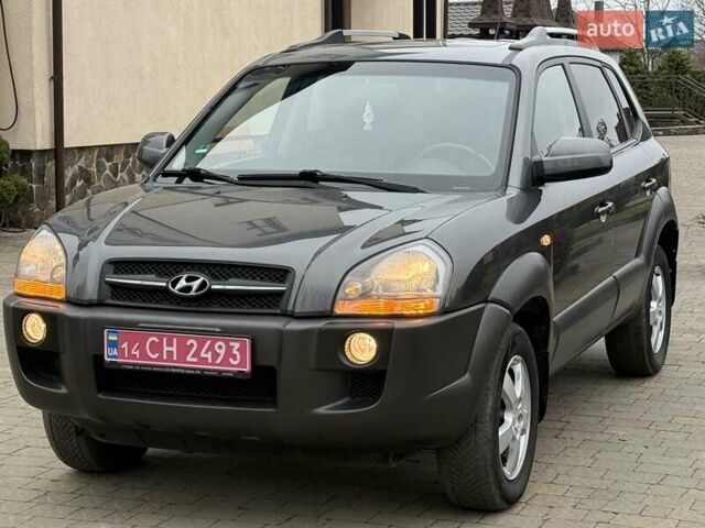 Сірий Хендай Туксон, об'ємом двигуна 2 л та пробігом 187 тис. км за 7700 $, фото 10 на Automoto.ua