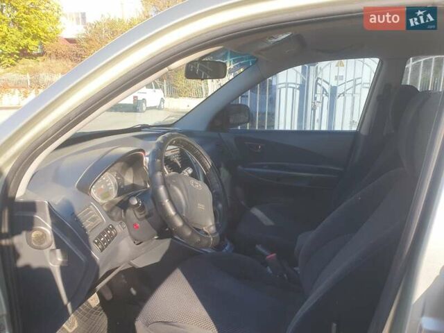 Хендай Туксон 2008 у Тернополі на Automoto.ua Сірий Хендай Туксон, об'ємом двигуна 1.98 л та пробігом 186 тис. км за 6600 $, фото 22 на Automoto.ua
