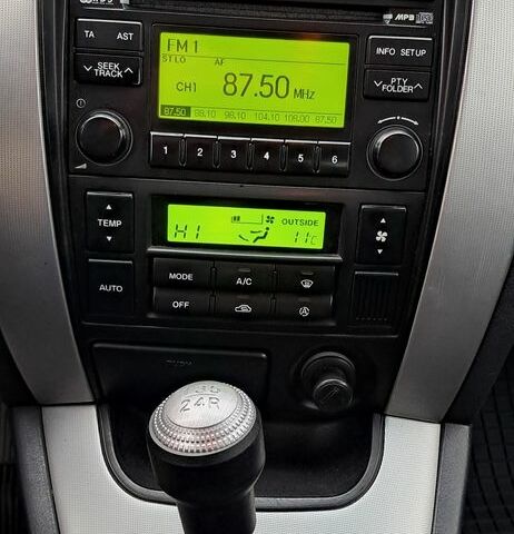 Серый Хендай Туксон, объемом двигателя 2 л и пробегом 95 тыс. км за 8800 $, фото 12 на Automoto.ua