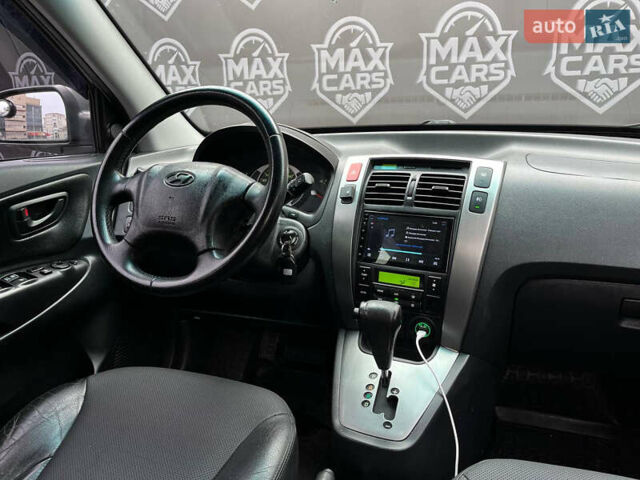 Серый Хендай Туксон, объемом двигателя 2.7 л и пробегом 239 тыс. км за 7400 $, фото 6 на Automoto.ua