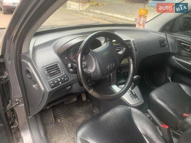 Сірий Хендай Туксон, об'ємом двигуна 1.98 л та пробігом 190 тис. км за 8800 $, фото 11 на Automoto.ua