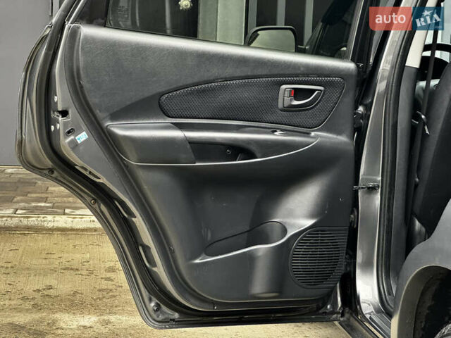 Сірий Хендай Туксон, об'ємом двигуна 2 л та пробігом 213 тис. км за 8500 $, фото 24 на Automoto.ua