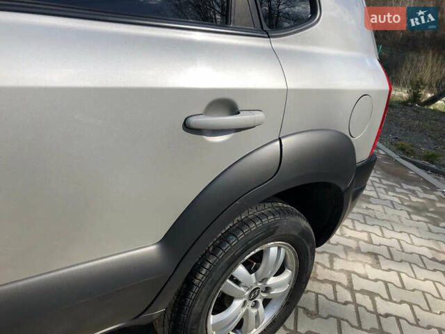 Хендай Туксон 2008 в Турке на Automoto.ua Серый Хендай Туксон, объемом двигателя 2 л и пробегом 274 тыс. км за 7200 $, фото 8 на Automoto.ua