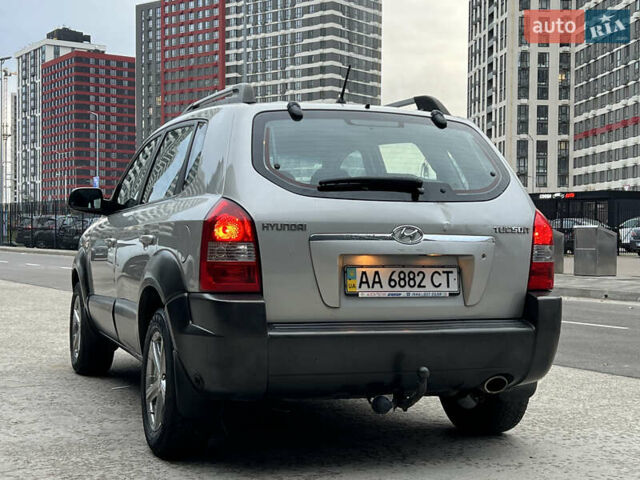 Хендай Туксон 2008 в Киеве на Automoto.ua Серый Хендай Туксон, объемом двигателя 2 л и пробегом 187 тыс. км за 7250 $, фото 27 на Automoto.ua