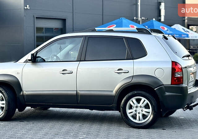 Хендай Туксон 2008 у Зборів на Automoto.ua Сірий Хендай Туксон, об'ємом двигуна 1.99 л та пробігом 228 тис. км за 8500 $, фото 13 на Automoto.ua