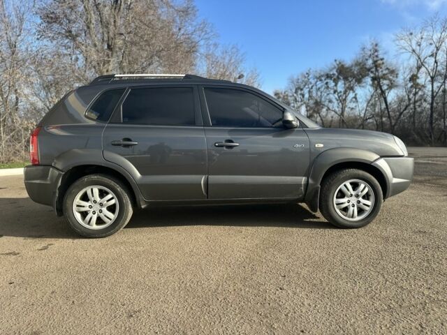 Серый Хендай Туксон, объемом двигателя 0 л и пробегом 170 тыс. км за 8500 $, фото 7 на Automoto.ua