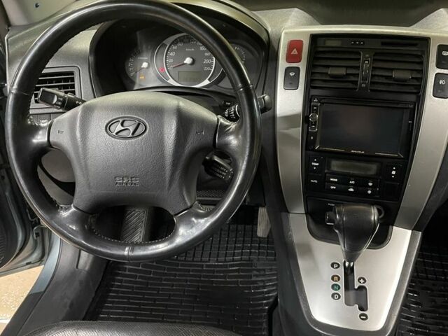 Сірий Хендай Туксон, об'ємом двигуна 2 л та пробігом 195 тис. км за 7500 $, фото 5 на Automoto.ua