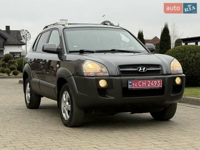 Сірий Хендай Туксон, об'ємом двигуна 2 л та пробігом 187 тис. км за 7700 $, фото 3 на Automoto.ua
