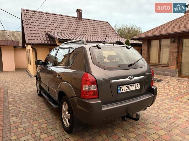 Хендай Туксон 2008 в Миргороде на Automoto.ua Серый Хендай Туксон, объемом двигателя 1.98 л и пробегом 177 тыс. км за 7950 $, фото 4 на Automoto.ua