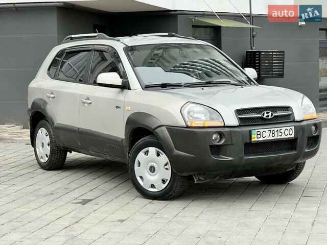 Серый Хендай Туксон, объемом двигателя 2 л и пробегом 176 тыс. км за 8300 $, фото 7 на Automoto.ua