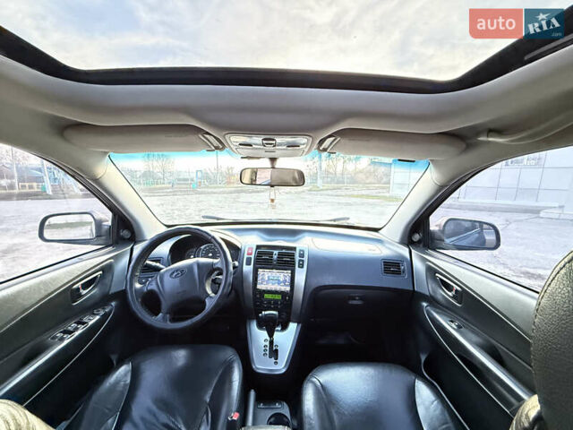 Сірий Хендай Туксон, об'ємом двигуна 1.98 л та пробігом 220 тис. км за 8200 $, фото 13 на Automoto.ua
