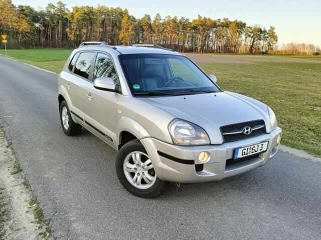 Серый Хендай Туксон, объемом двигателя 2 л и пробегом 234 тыс. км за 2149 $, фото 1 на Automoto.ua