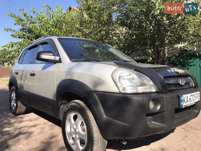 Сірий Хендай Туксон, об'ємом двигуна 2 л та пробігом 280 тис. км за 7900 $, фото 8 на Automoto.ua