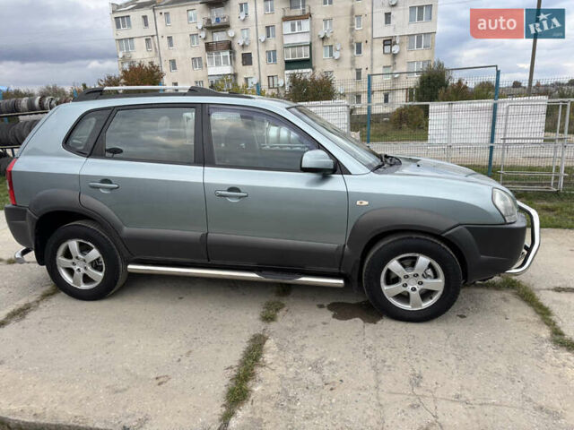 Хендай Туксон 2008 в Новой Ушице на Automoto.ua Серый Хендай Туксон, объемом двигателя 1.98 л и пробегом 229 тыс. км за 8200 $, фото 1 на Automoto.ua