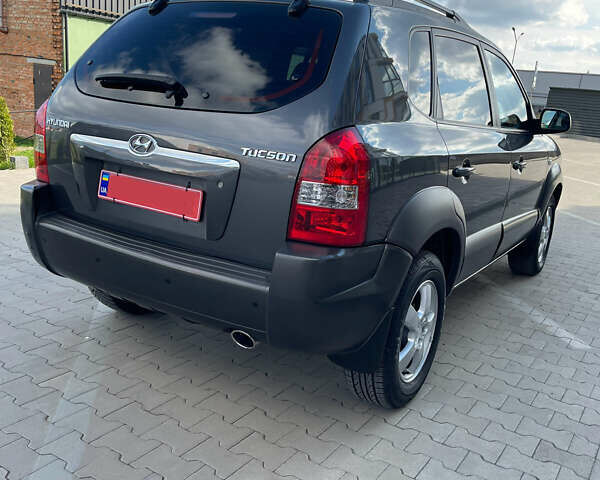 Сірий Хендай Туксон, об'ємом двигуна 2 л та пробігом 172 тис. км за 8550 $, фото 11 на Automoto.ua