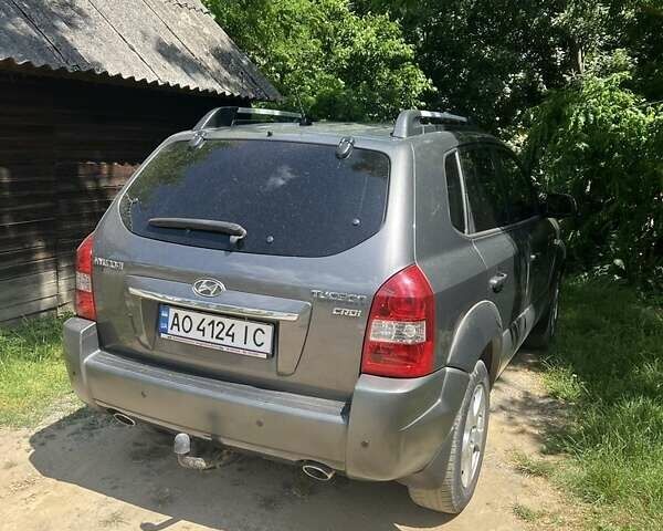 Сірий Хендай Туксон, об'ємом двигуна 2 л та пробігом 300 тис. км за 8000 $, фото 4 на Automoto.ua