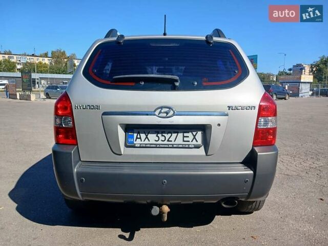 Хендай Туксон 2008 у Полтаві на Automoto.ua Сірий Хендай Туксон, об'ємом двигуна 2 л та пробігом 222 тис. км за 7200 $, фото 5 на Automoto.ua