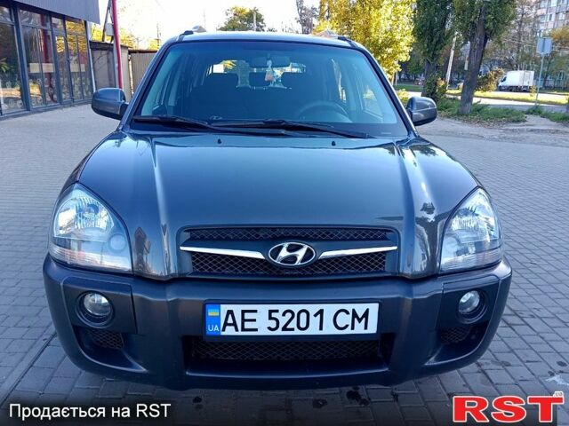 Сірий Хендай Туксон, об'ємом двигуна 2 л та пробігом 216 тис. км за 8200 $, фото 1 на Automoto.ua