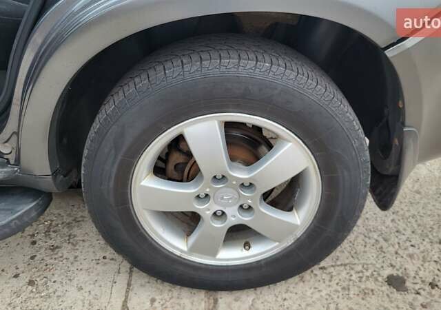 Серый Хендай Туксон, объемом двигателя 1.98 л и пробегом 177 тыс. км за 8200 $, фото 12 на Automoto.ua