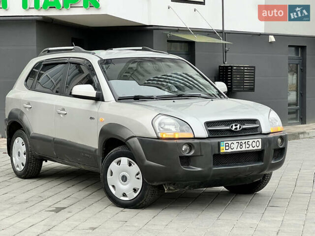 Серый Хендай Туксон, объемом двигателя 2 л и пробегом 176 тыс. км за 8300 $, фото 6 на Automoto.ua