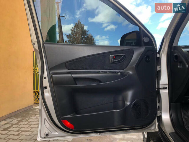 Хендай Туксон 2008 в Турке на Automoto.ua Серый Хендай Туксон, объемом двигателя 2 л и пробегом 274 тыс. км за 7200 $, фото 23 на Automoto.ua