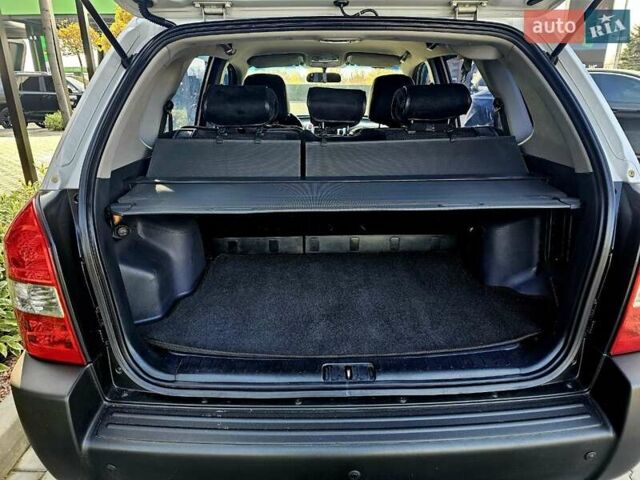 Серый Хендай Туксон, объемом двигателя 1.98 л и пробегом 199 тыс. км за 8350 $, фото 11 на Automoto.ua