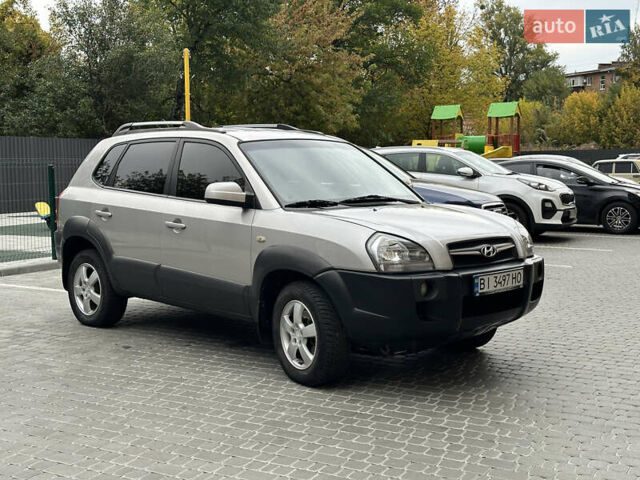 Сірий Хендай Туксон, об'ємом двигуна 1.98 л та пробігом 227 тис. км за 7800 $, фото 10 на Automoto.ua