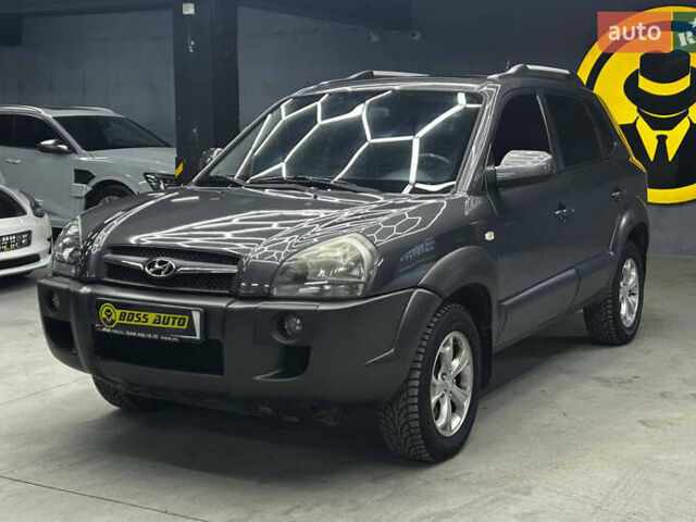 Сірий Хендай Туксон, об'ємом двигуна 2.66 л та пробігом 165 тис. км за 10000 $, фото 2 на Automoto.ua