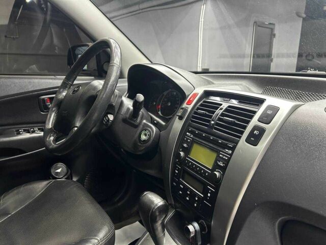 Сірий Хендай Туксон, об'ємом двигуна 2.7 л та пробігом 165 тис. км за 10000 $, фото 21 на Automoto.ua