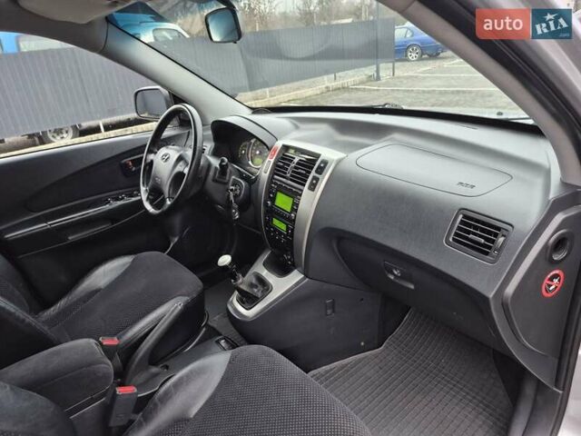 Серый Хендай Туксон, объемом двигателя 1.98 л и пробегом 189 тыс. км за 8300 $, фото 17 на Automoto.ua