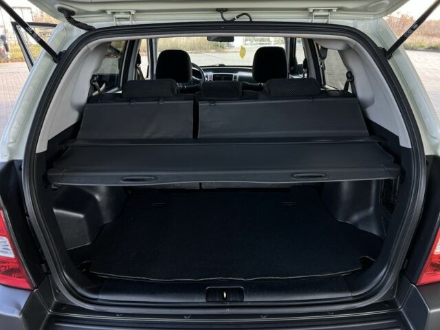 Сірий Хендай Туксон, об'ємом двигуна 2 л та пробігом 166 тис. км за 8950 $, фото 17 на Automoto.ua