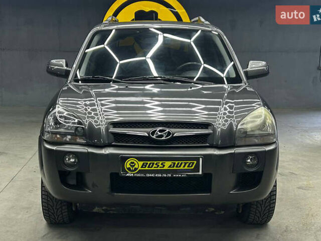 Сірий Хендай Туксон, об'ємом двигуна 2.66 л та пробігом 165 тис. км за 10000 $, фото 1 на Automoto.ua